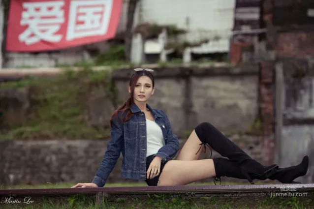 [台灣網紅美女] 蔡譯心《寶藏巖(3套服裝）》 寫真集