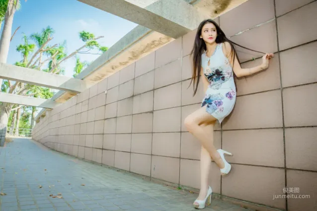 [台灣網紅美女] 詹艾葳Avril《黑白雙色女神街拍》 寫真集