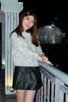 [台灣網紅美女] 黃品瑄《闆橋耶誕城夜拍》 寫真集