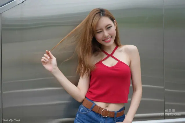 [台灣網紅美女] 郭珉妏Queenie《技擊館街拍》 寫真集
