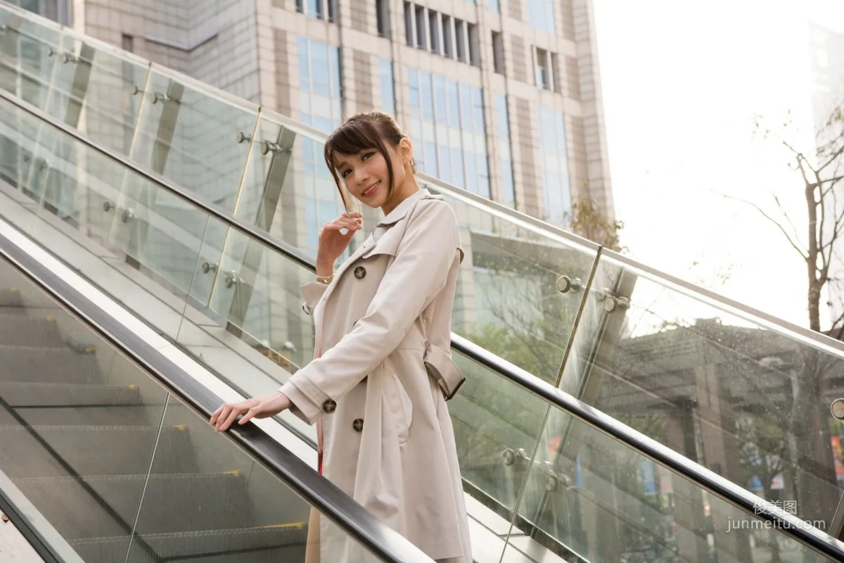 [Taiwan Beauties] Cai Yixin Candice "Around Xinyi District, Fashionable Trench Coat Street Snap" Photo Set photo 54