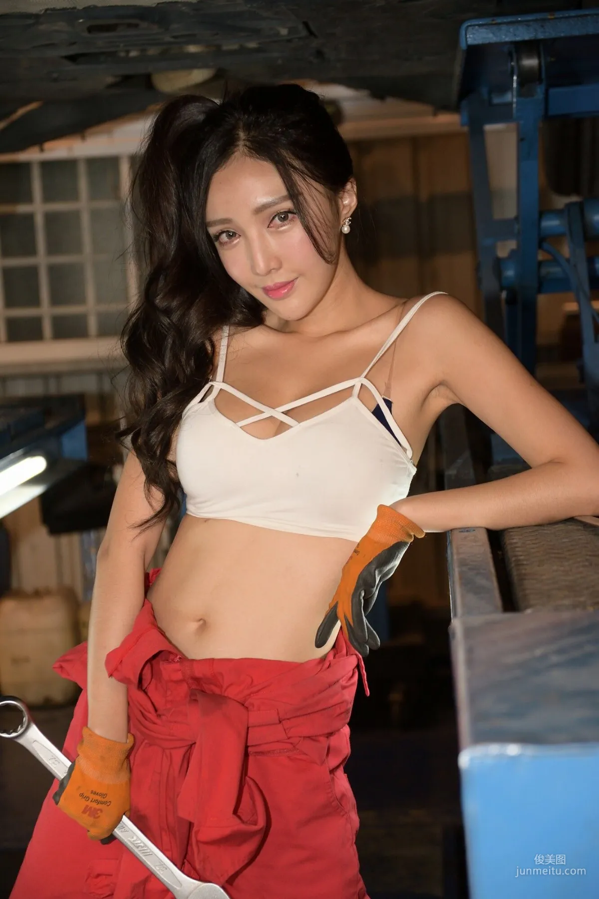 [台灣正妹] 趙芸Syuan《美顔的汽車修理工》 寫真集 5