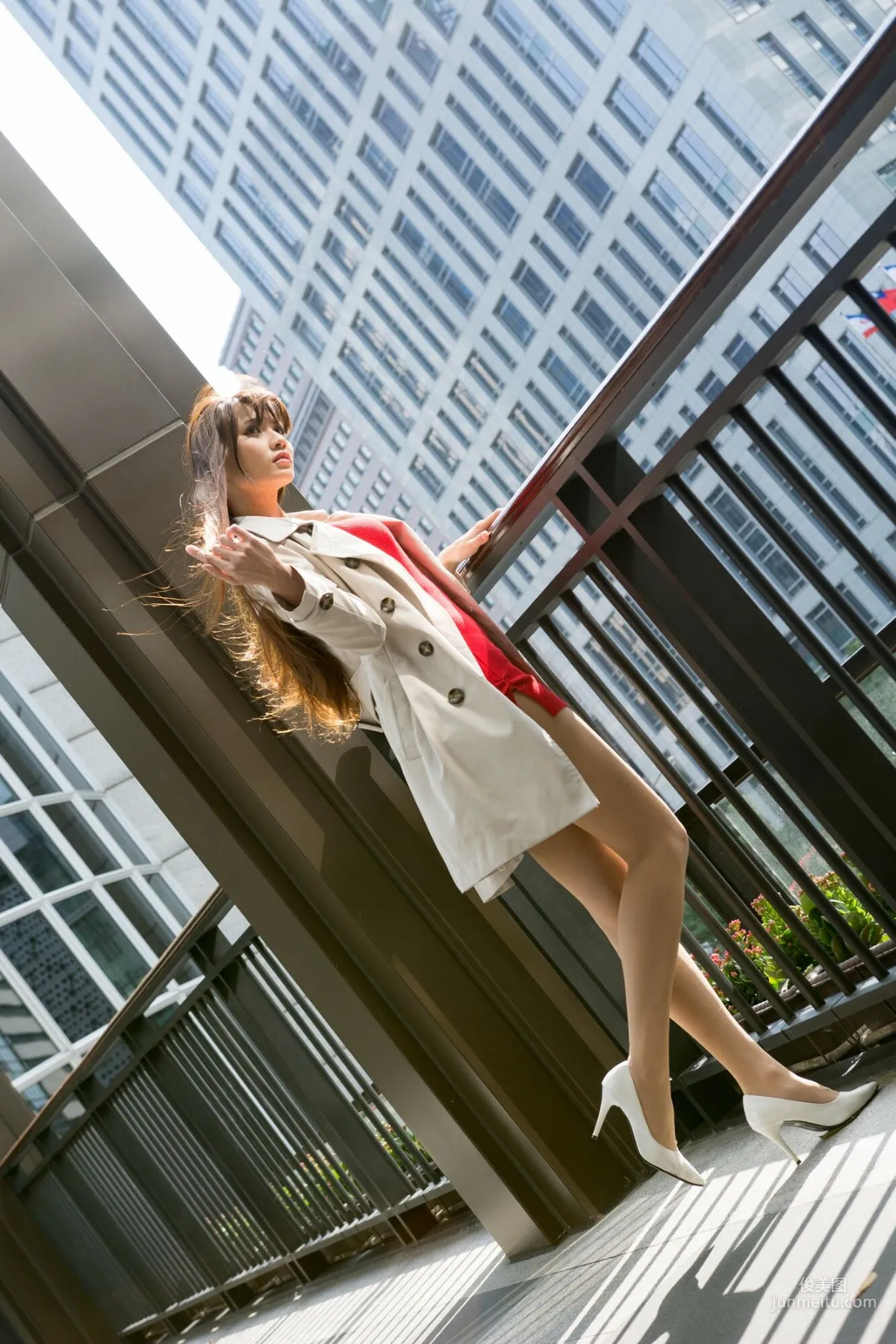 [Taiwan Beauties] Cai Yixin Candice "Around Xinyi District, Fashionable Trench Coat Street Snap" Photo Set photo 36