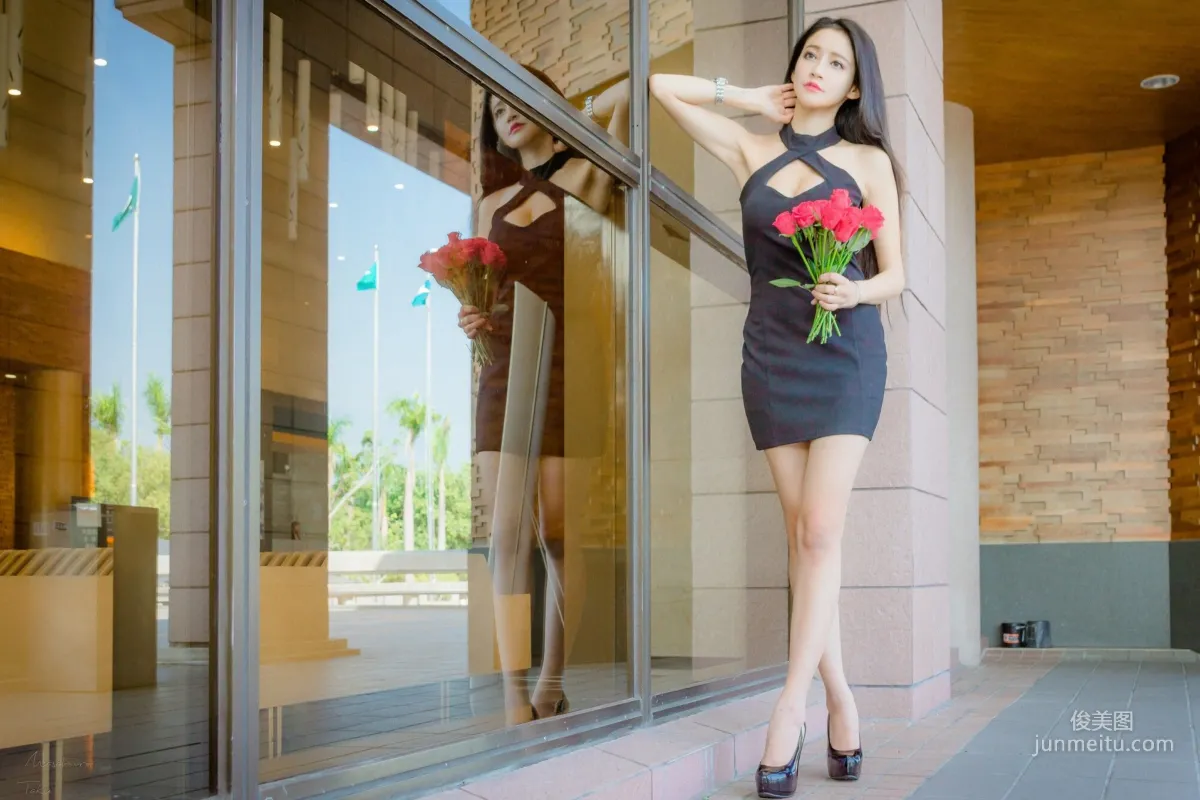 [Taiwan Beauties] Avril Zhan Black and White Dual-Color Goddess Street Snap Photo Set photo 12