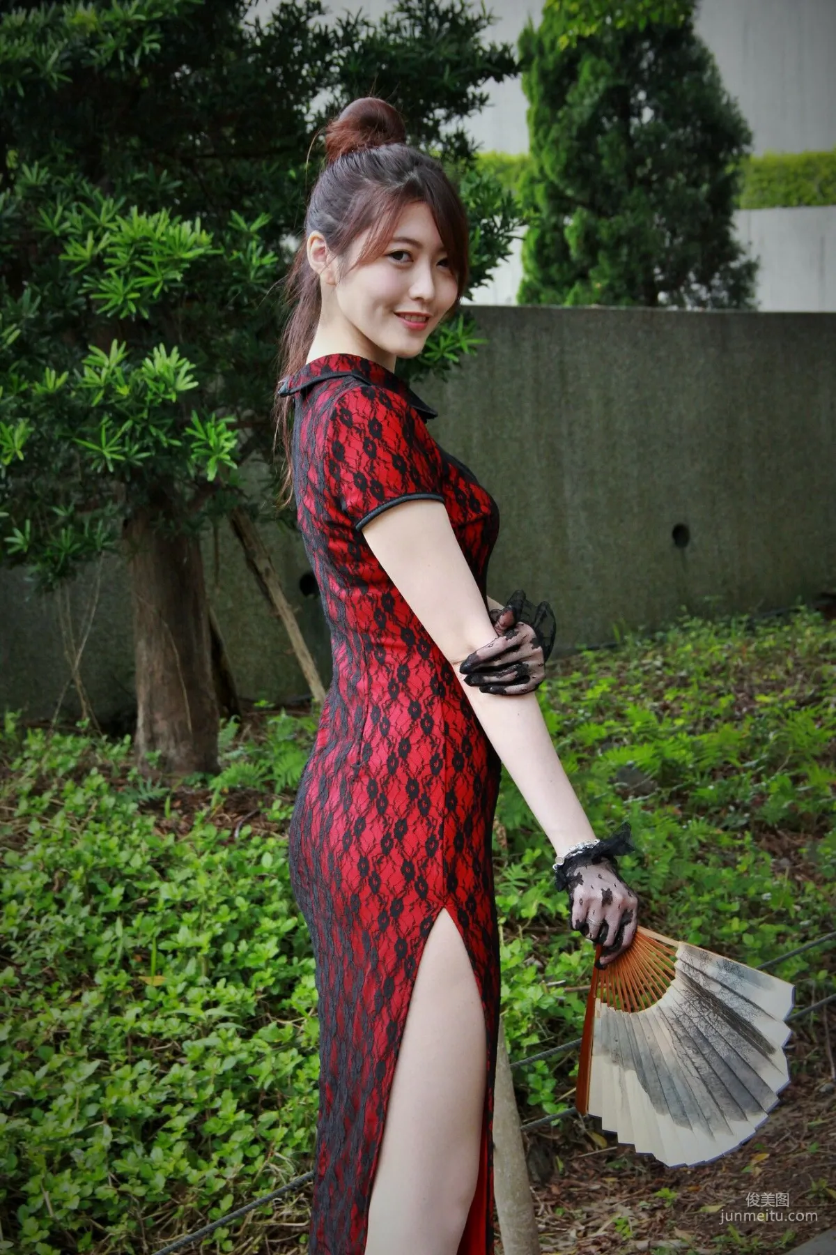 [Taiwan Beauties] Huang Pin Xuan / Brindy Xue Xue 'Zhishan Garden Qipao Outdoor Shoot' Photo Set photo 33