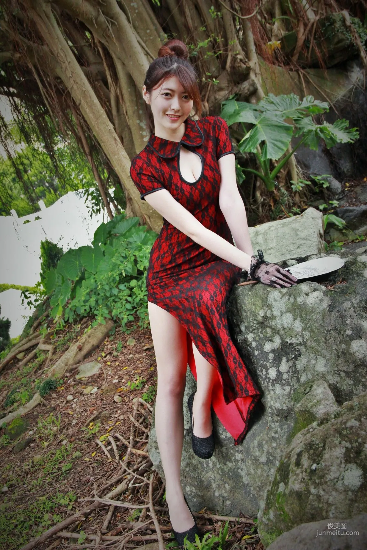 [Taiwan Beauties] Huang Pin Xuan / Brindy Xue Xue 'Zhishan Garden Qipao Outdoor Shoot' Photo Set photo 45