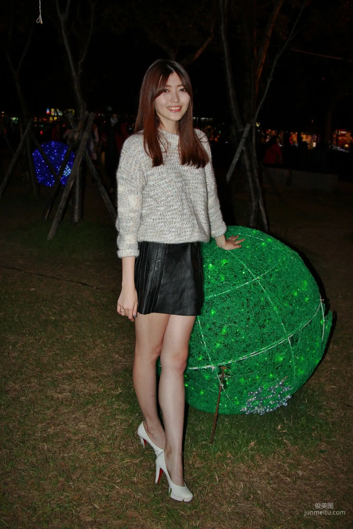 [Taiwan Beauties] Huang Pin Xuan, Banqiao Christmas City Night Shoot Photo Set photo 10