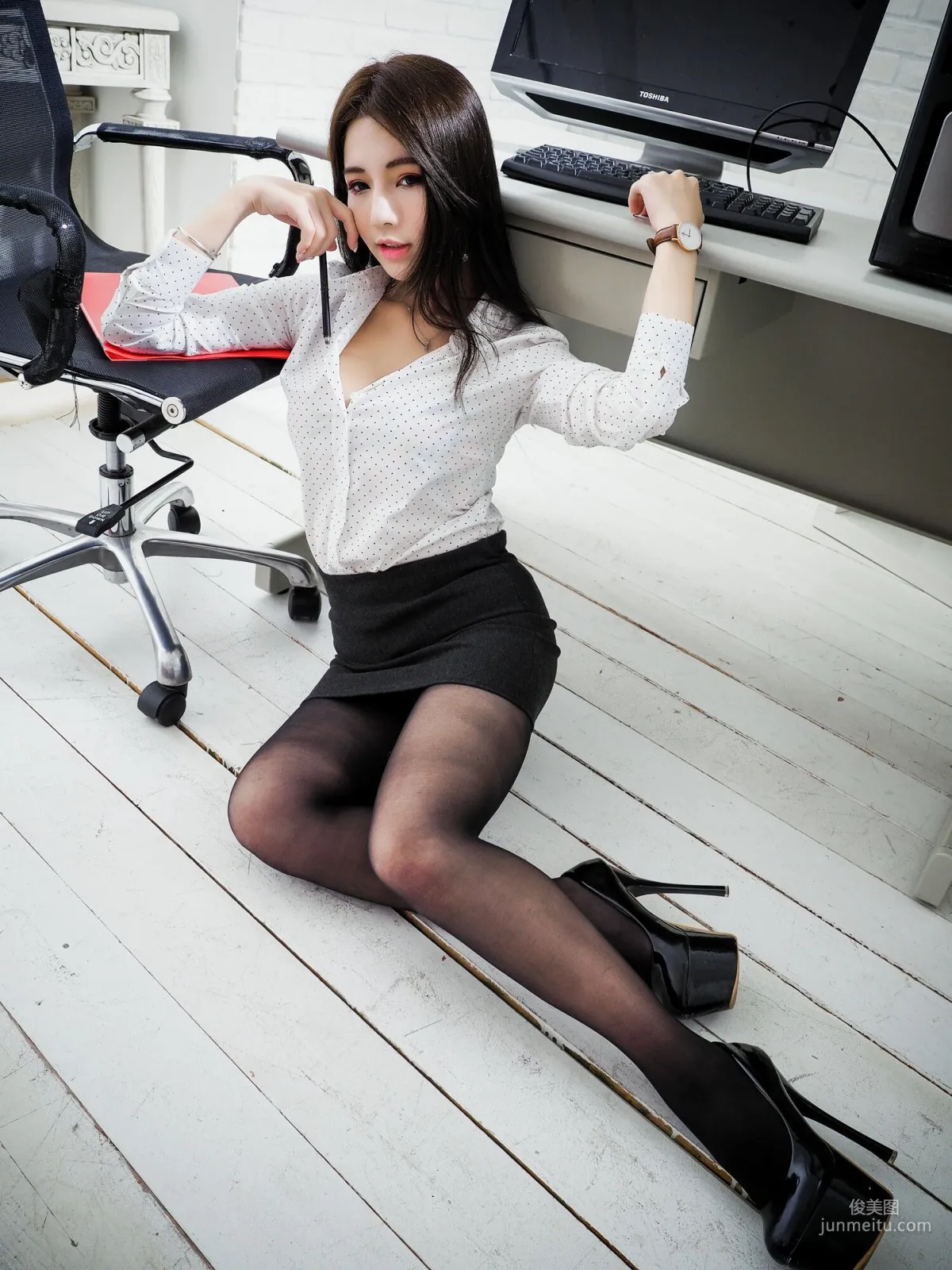 [Taiwan Beauties] Zhou Yingxin Dora Office Black Stockings Little Secretary Photo Set photo 10