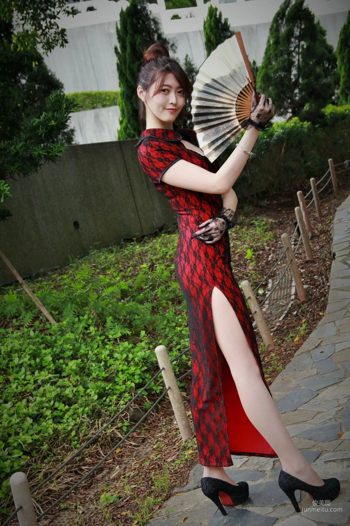 [Taiwan Beauties] Huang Pin Xuan / Brindy Xue Xue 'Zhishan Garden Qipao Outdoor Shoot' Photo Set photo 18