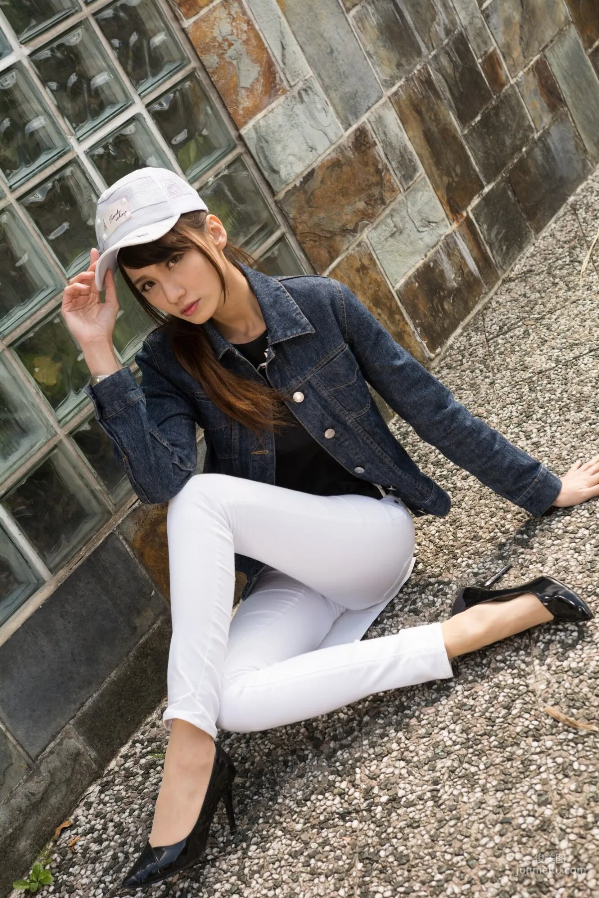 [Taiwan Beauties] Cai Yixin, Around Xinyi District, Denim + Tight Pants Photo Set photo 52