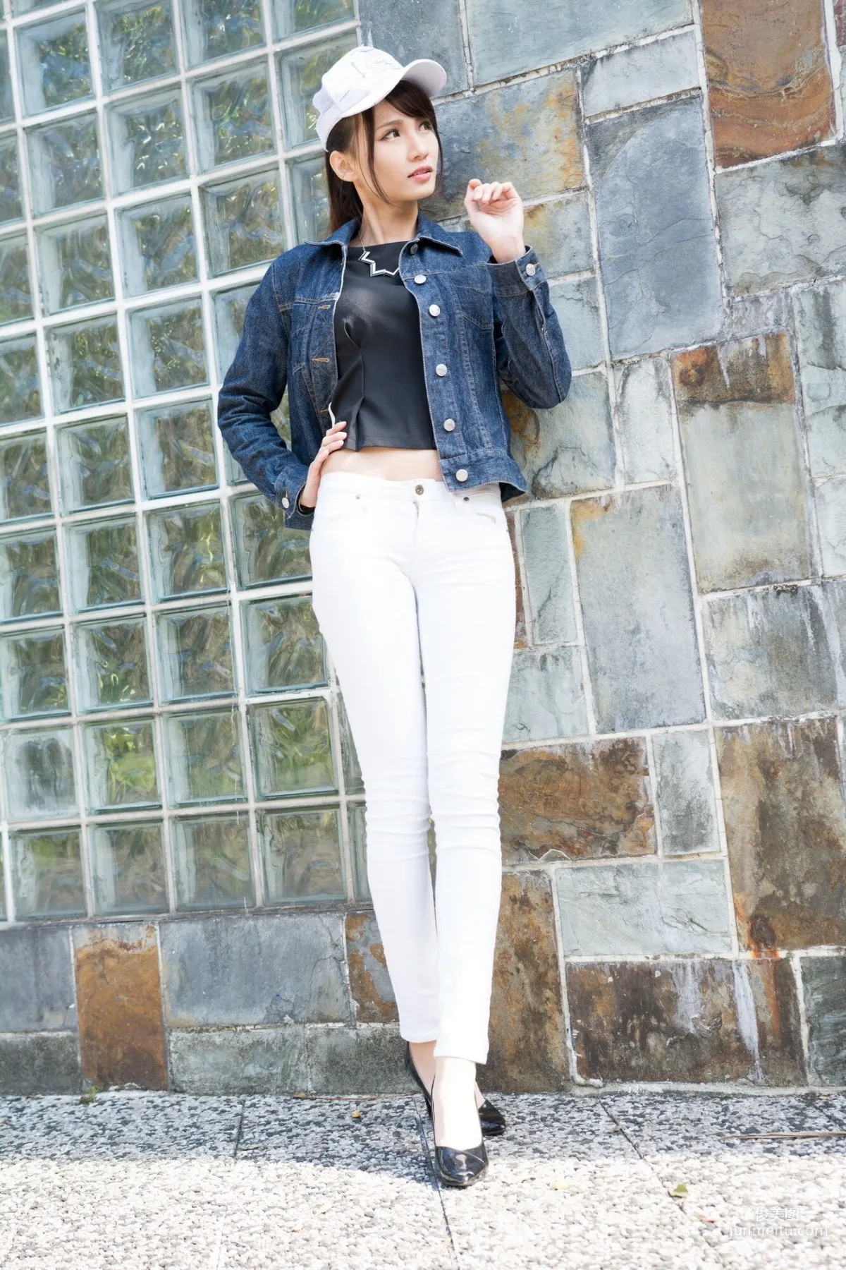 [Taiwan Beauties] Cai Yixin, Around Xinyi District, Denim + Tight Pants Photo Set photo 59