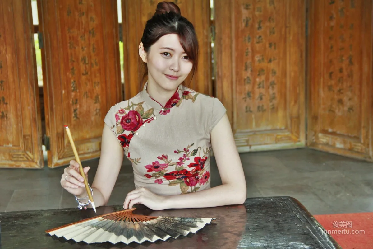 [Taiwan Beauties] Huang Pin Xuan / Brindy Xue Xue 'Zhishan Garden Qipao Outdoor Shoot' Photo Set photo 22