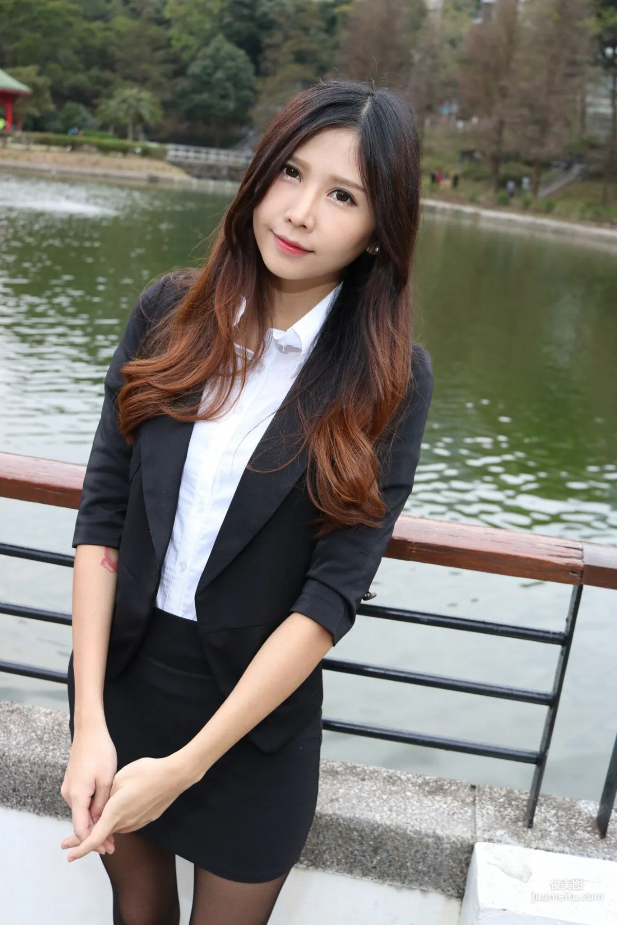 [Taiwan Beauties] Zooey 'Chinese University OL Black Stockings Beautiful Legs' Photo Set photo 35