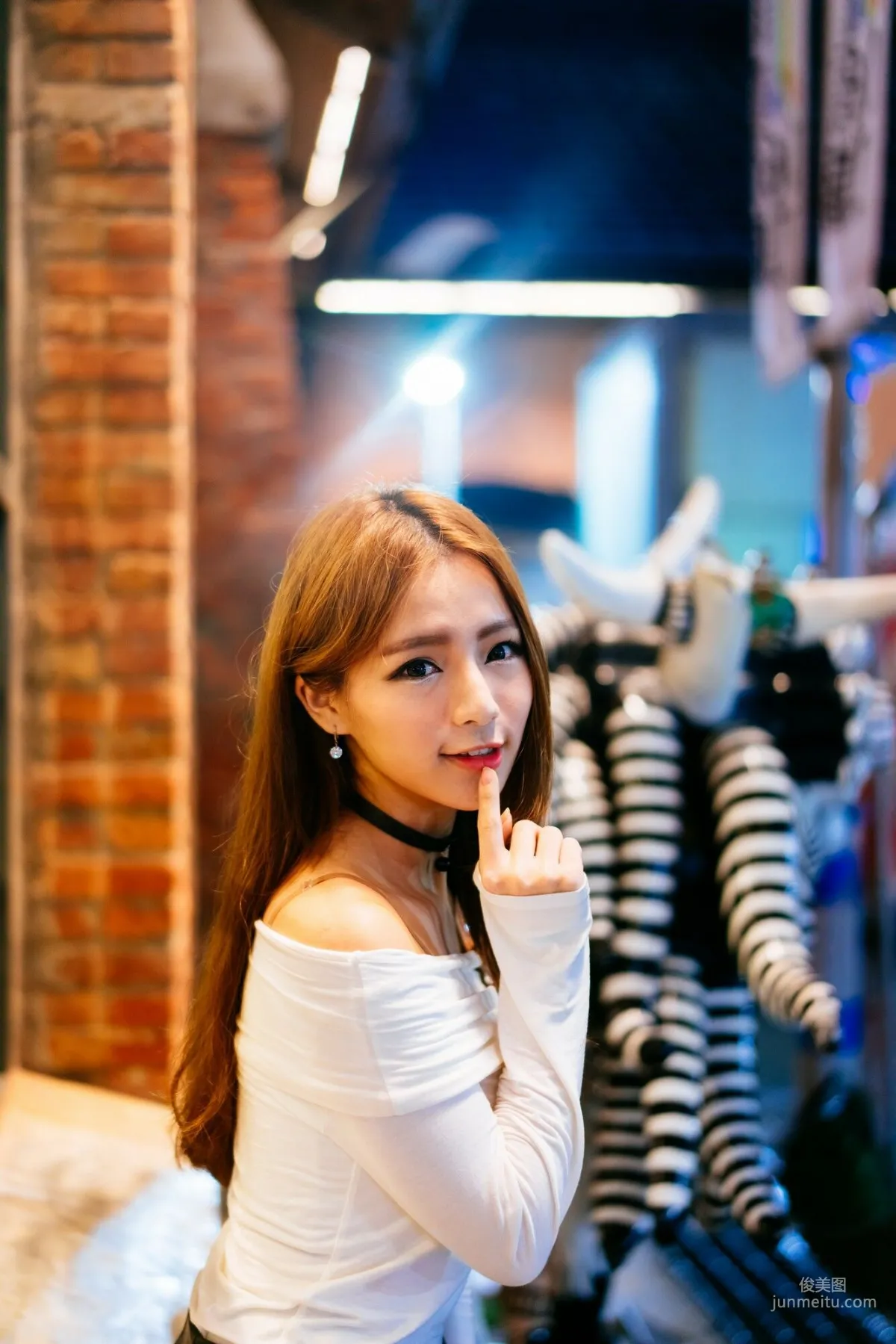 [Taiwan Beauties] Dora Zhou Yingxin Street Snap Long Boots Black Stockings Leather Skirt Photo Set photo 32