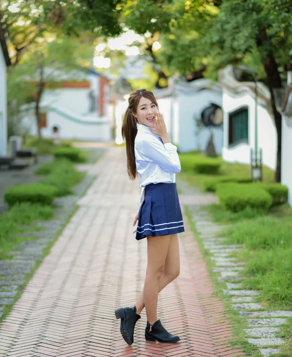 [Taiwan Beauties] Miso Xia Qing Classic Qipao + Fresh School Uniform Photo Set photo 27