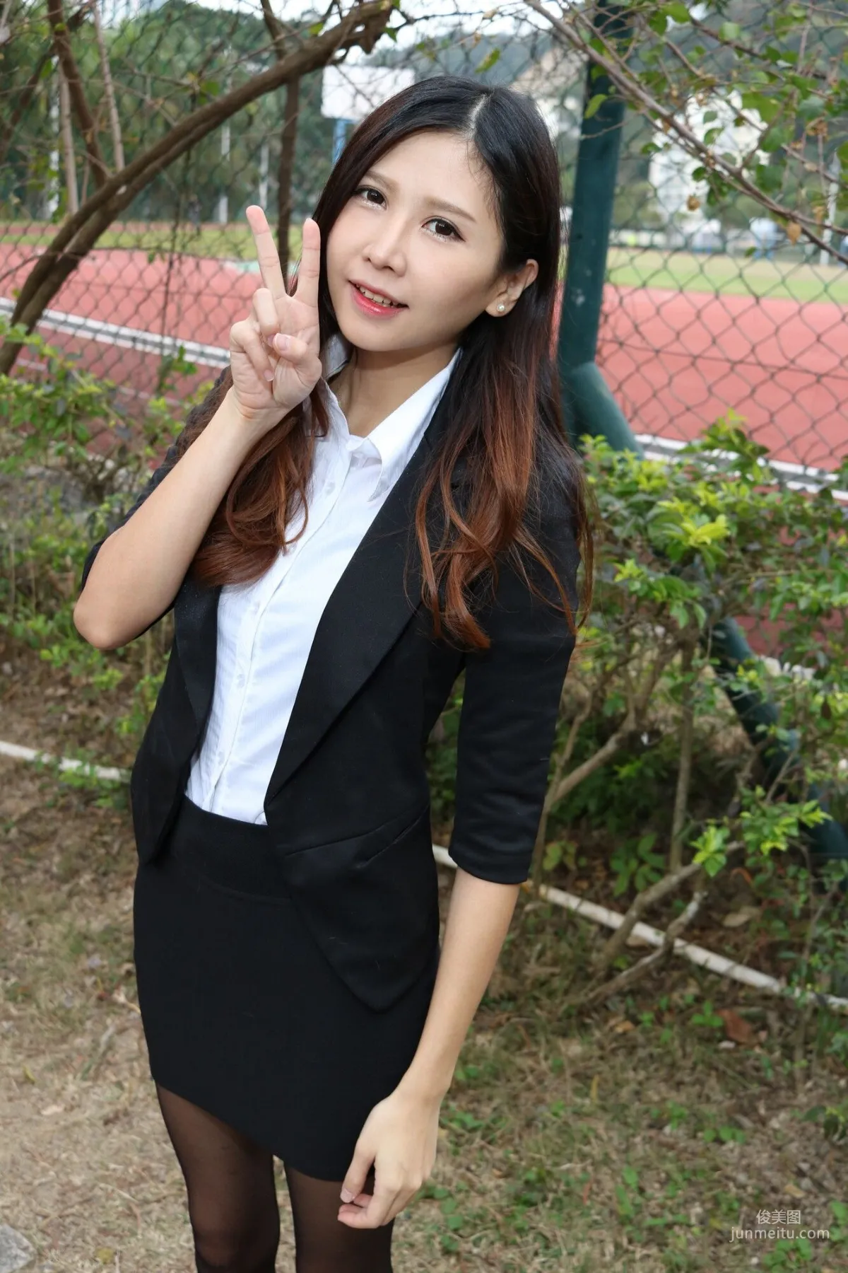 [Taiwan Beauties] Zooey 'Chinese University OL Black Stockings Beautiful Legs' Photo Set photo 2