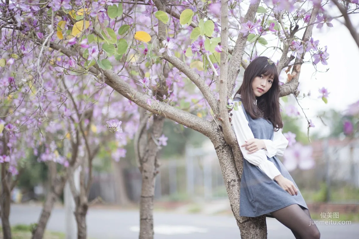 [Taiwan Beauties] Lijia Peng (Lady Yiyi), Black Stockings Under the Cherry Blossoms Photo Set photo 3