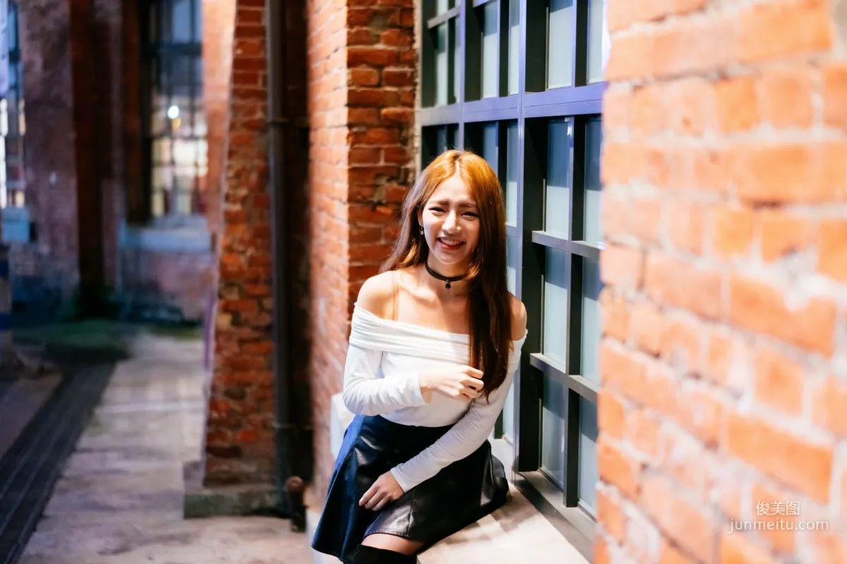[Taiwan Beauties] Dora Zhou Yingxin Street Snap Long Boots Black Stockings Leather Skirt Photo Set photo 19