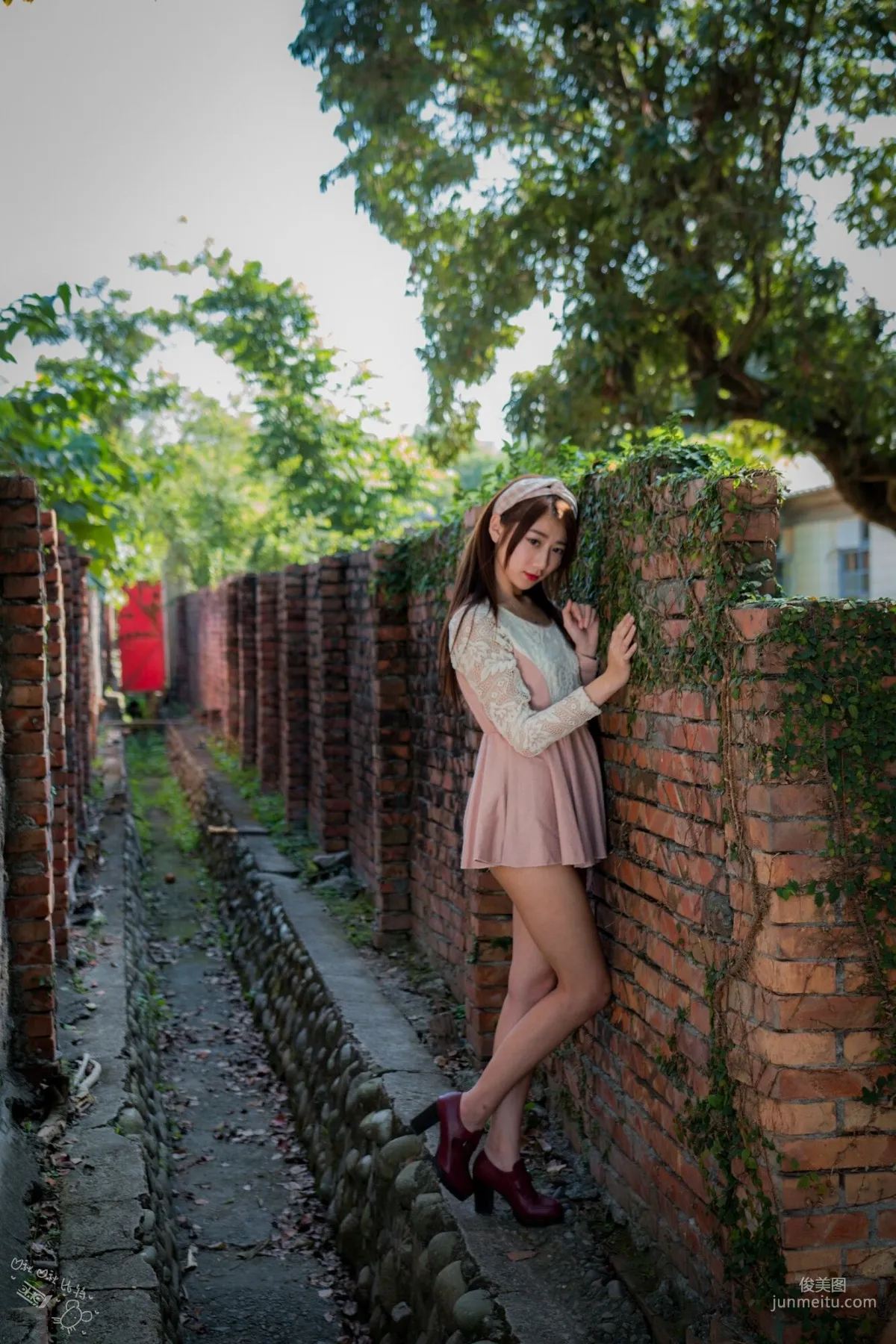 [Taiwan Beauties] Jiating Zhang Sweet Outdoor Shoot Short Skirt Series at Guangfu New Village Photo Set photo 2