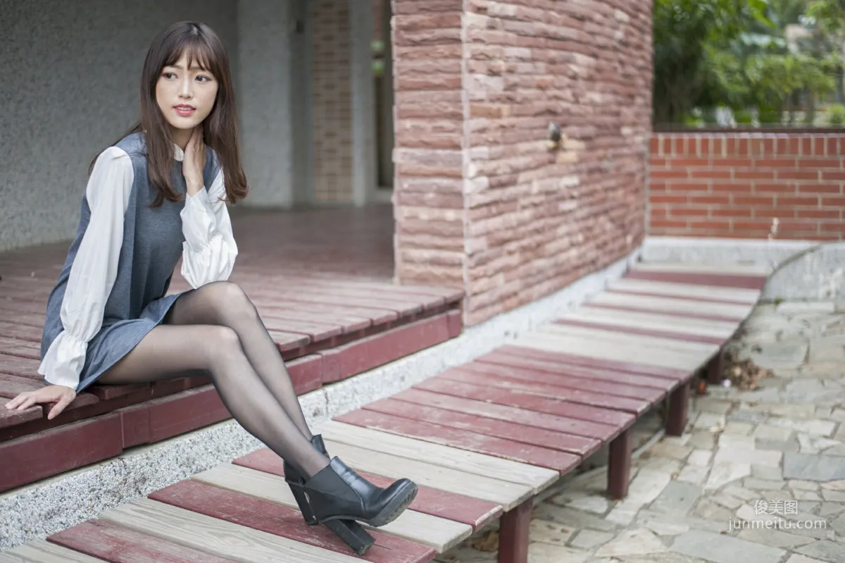 [Taiwan Beauties] Lijia Peng (Lady Yiyi), Black Stockings Under the Cherry Blossoms Photo Set photo 2