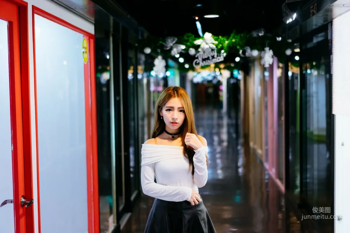 [Taiwan Beauties] Dora Zhou Yingxin Street Snap Long Boots Black Stockings Leather Skirt Photo Set photo 48