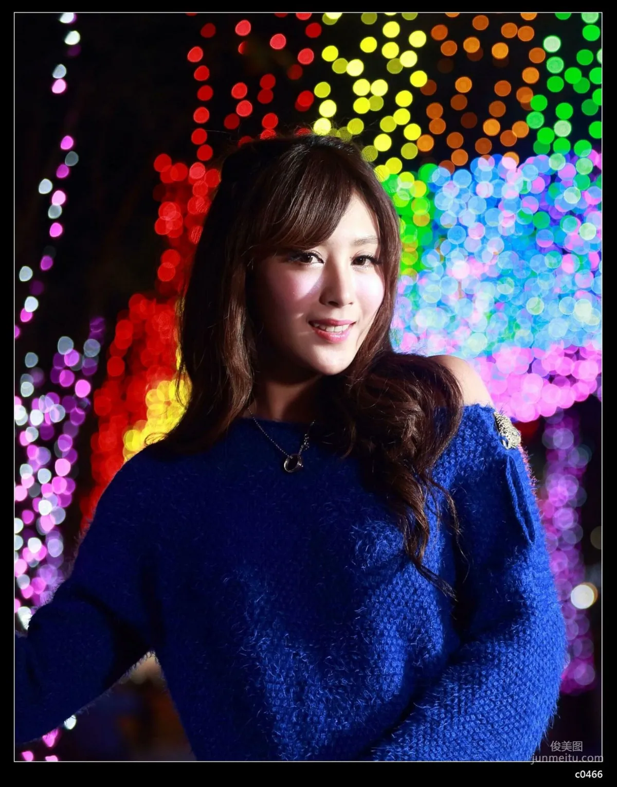 [台湾正妹] 夏晴Miso《圣诞夜黑丝街拍》 写真集37