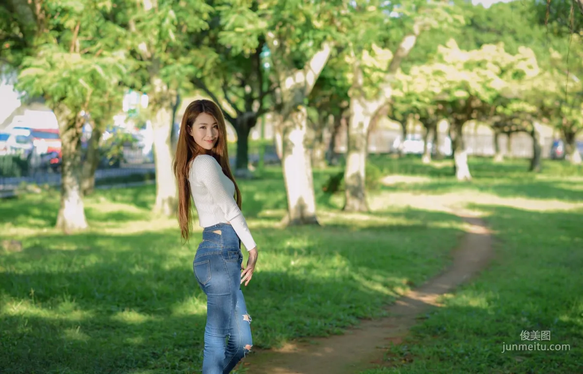 [Taiwan Young Model] Xia Qing Miso Park Denim Tight Pants and Beautiful Legs Photo Set photo 54