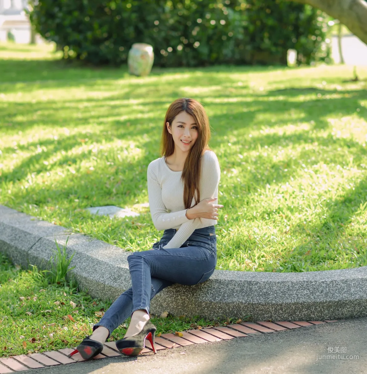 [Taiwan Young Model] Xia Qing Miso Park Denim Tight Pants and Beautiful Legs Photo Set photo 18