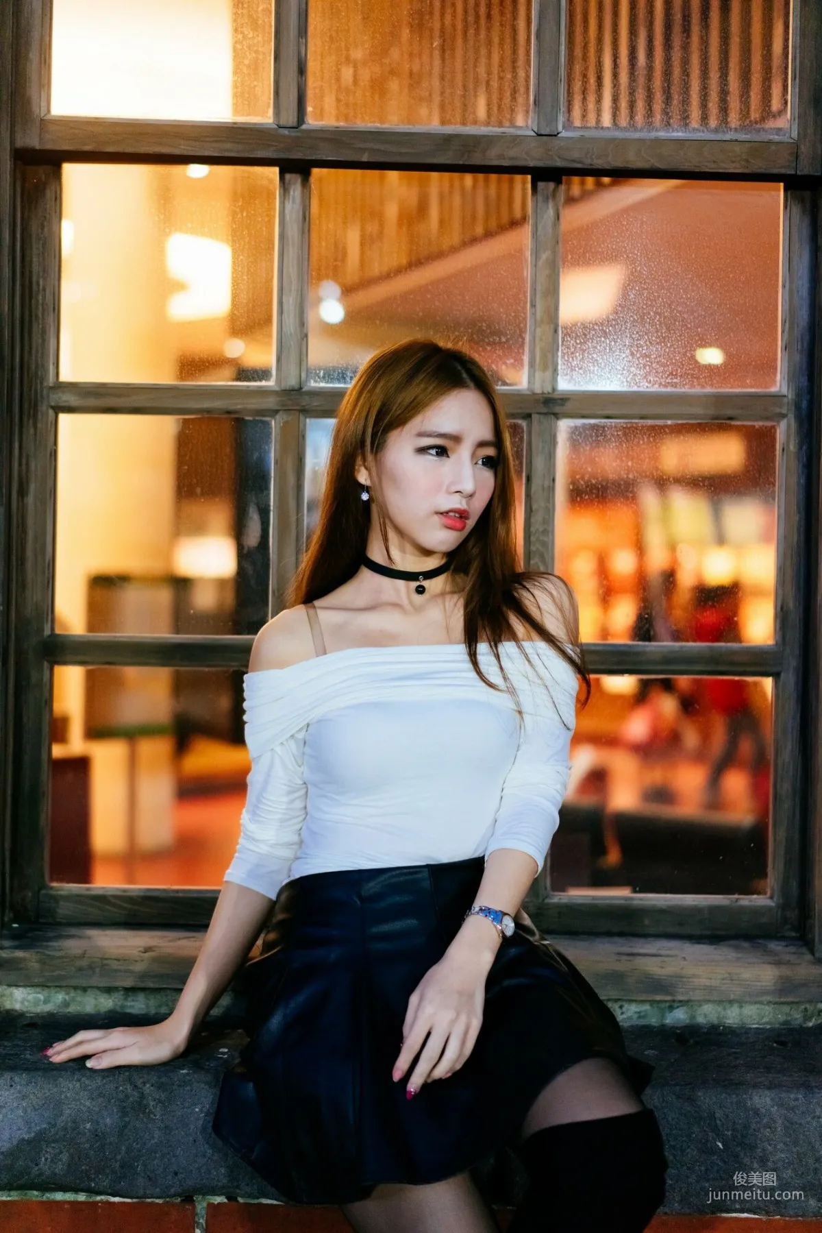 [Taiwan Beauties] Dora Zhou Yingxin Street Snap Long Boots Black Stockings Leather Skirt Photo Set photo 11