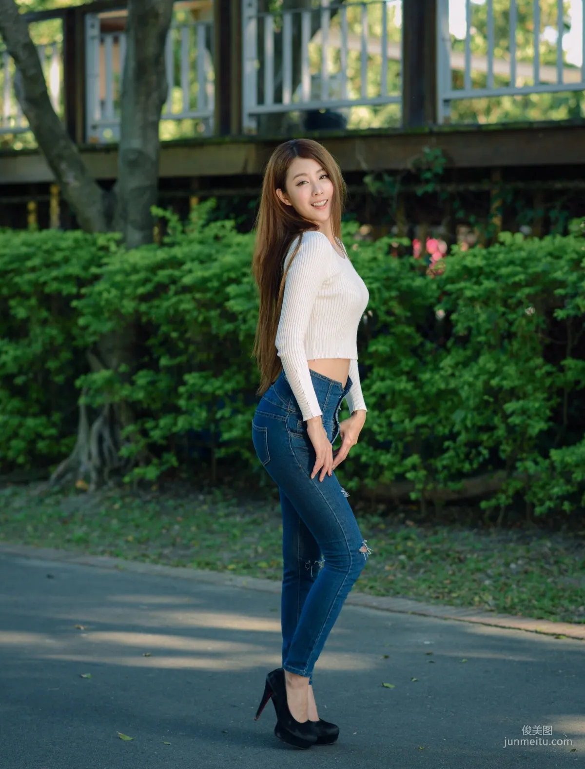 [Taiwan Young Model] Xia Qing Miso Park Denim Tight Pants and Beautiful Legs Photo Set photo 48