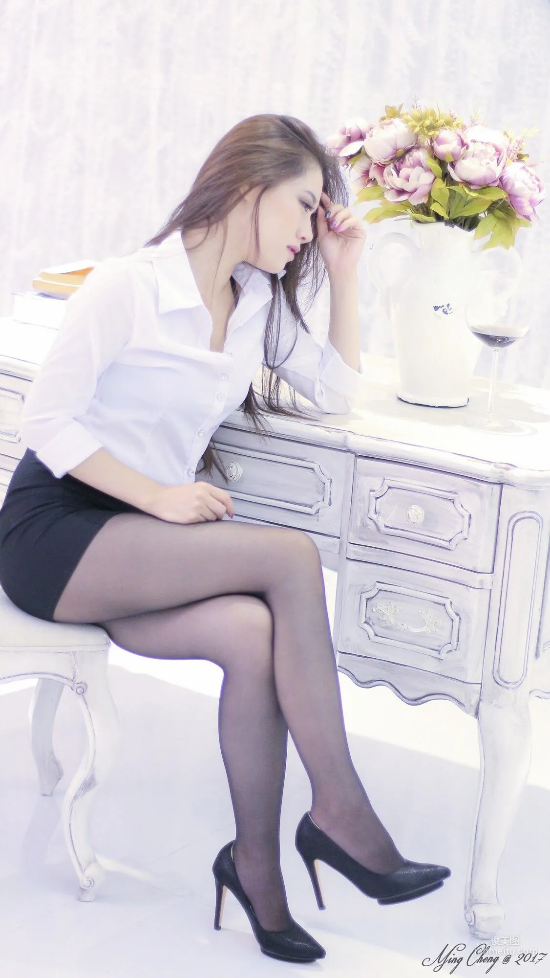 [Taiwan Beauties] Yi Xin - White-Collar Black Stockings OL Photo Set photo 37