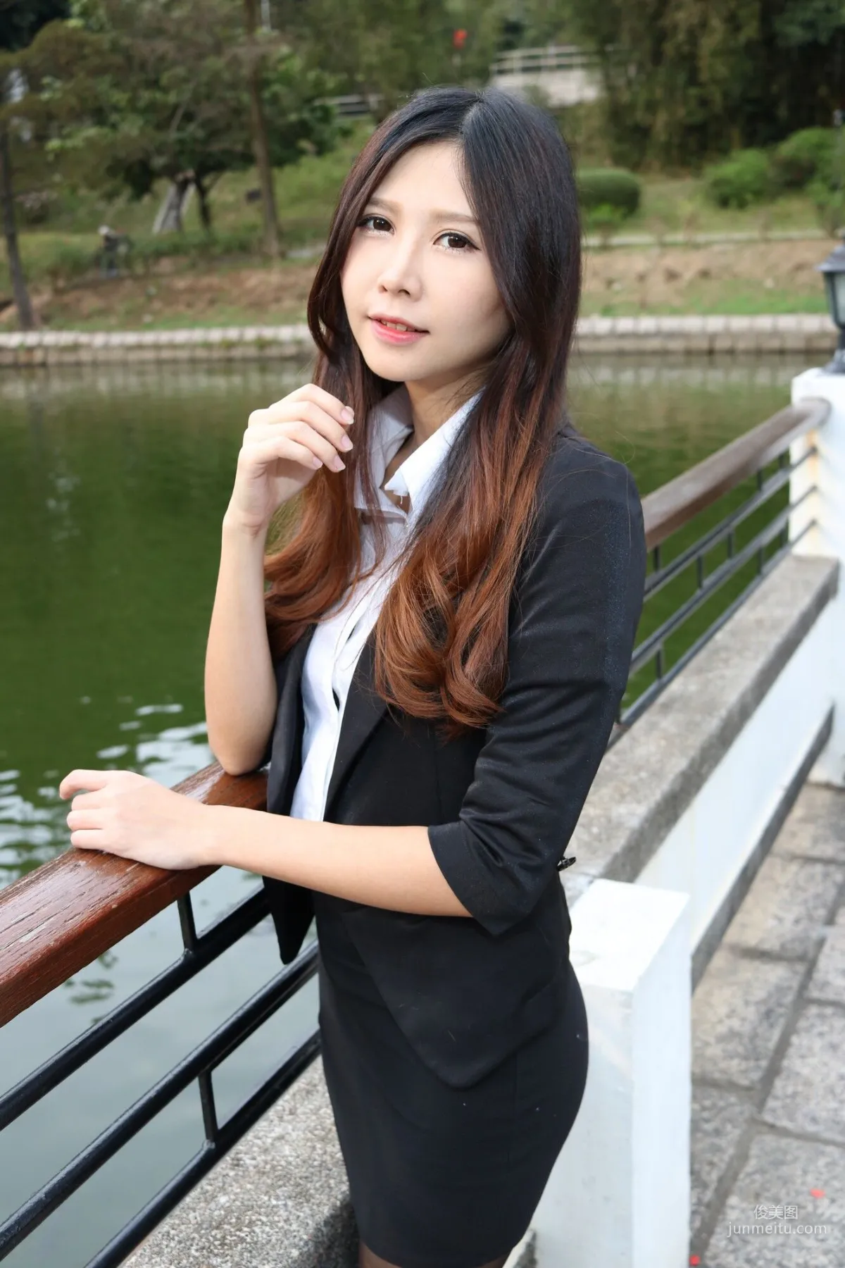 [Taiwan Beauties] Zooey 'Chinese University OL Black Stockings Beautiful Legs' Photo Set photo 40