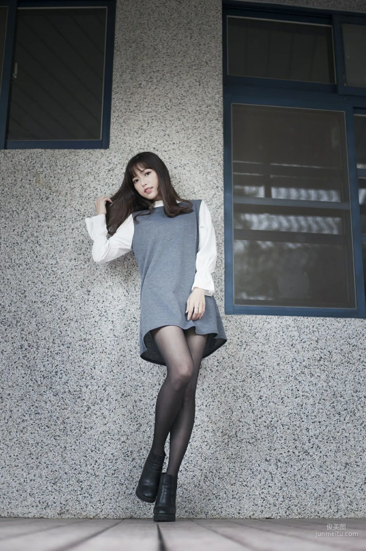 [Taiwan Beauties] Lijia Peng (Lady Yiyi), Black Stockings Under the Cherry Blossoms Photo Set photo 12