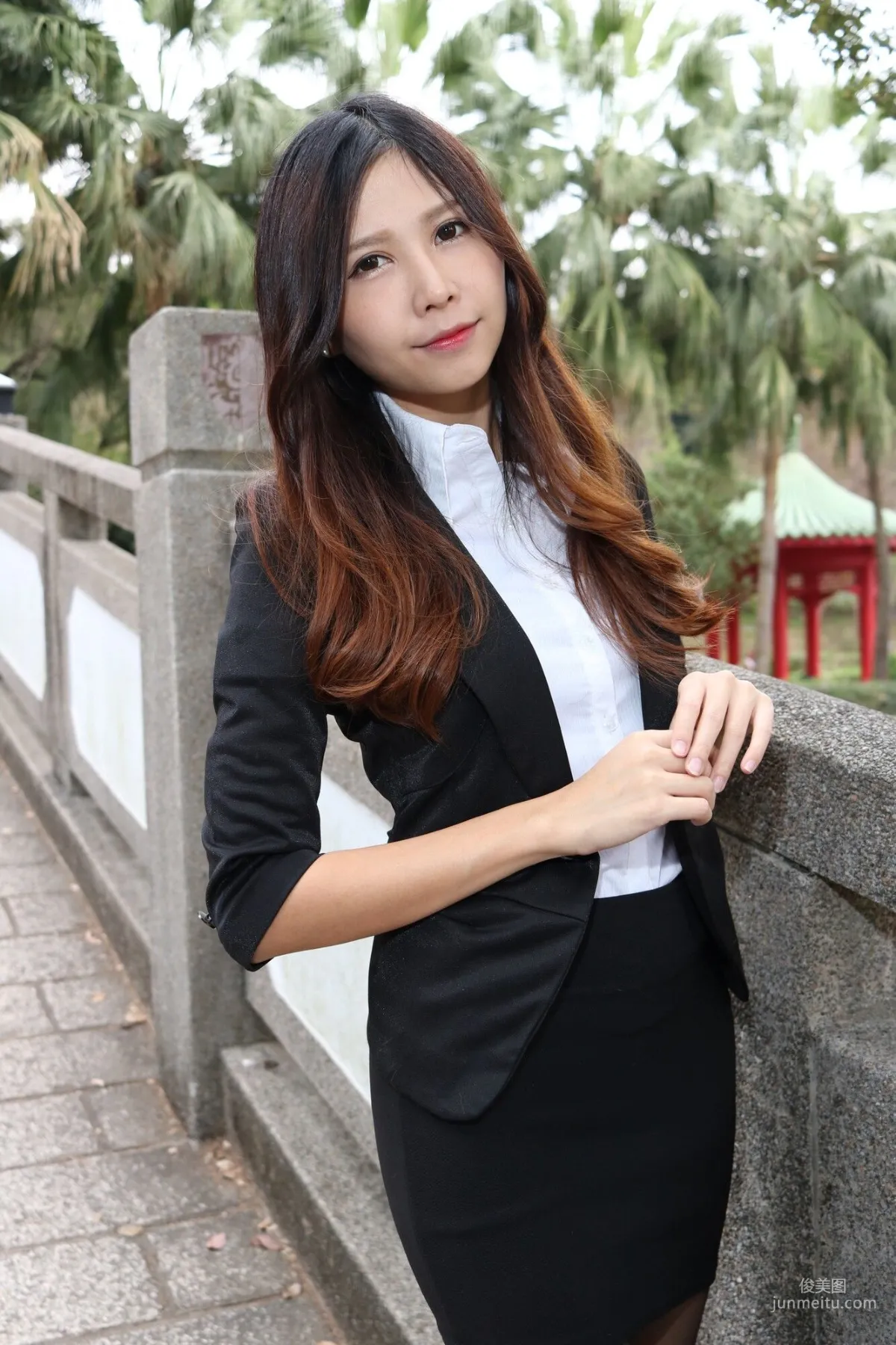 [Taiwan Beauties] Zooey 'Chinese University OL Black Stockings Beautiful Legs' Photo Set photo 5