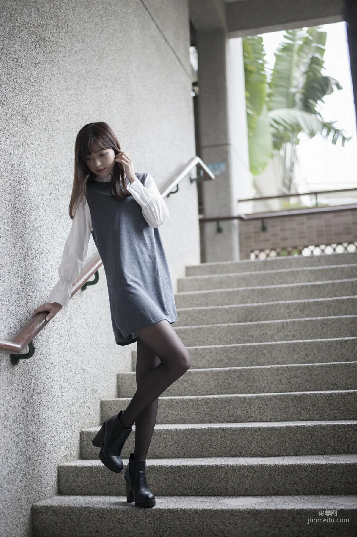 [Taiwan Beauties] Lijia Peng (Lady Yiyi), Black Stockings Under the Cherry Blossoms Photo Set photo 10