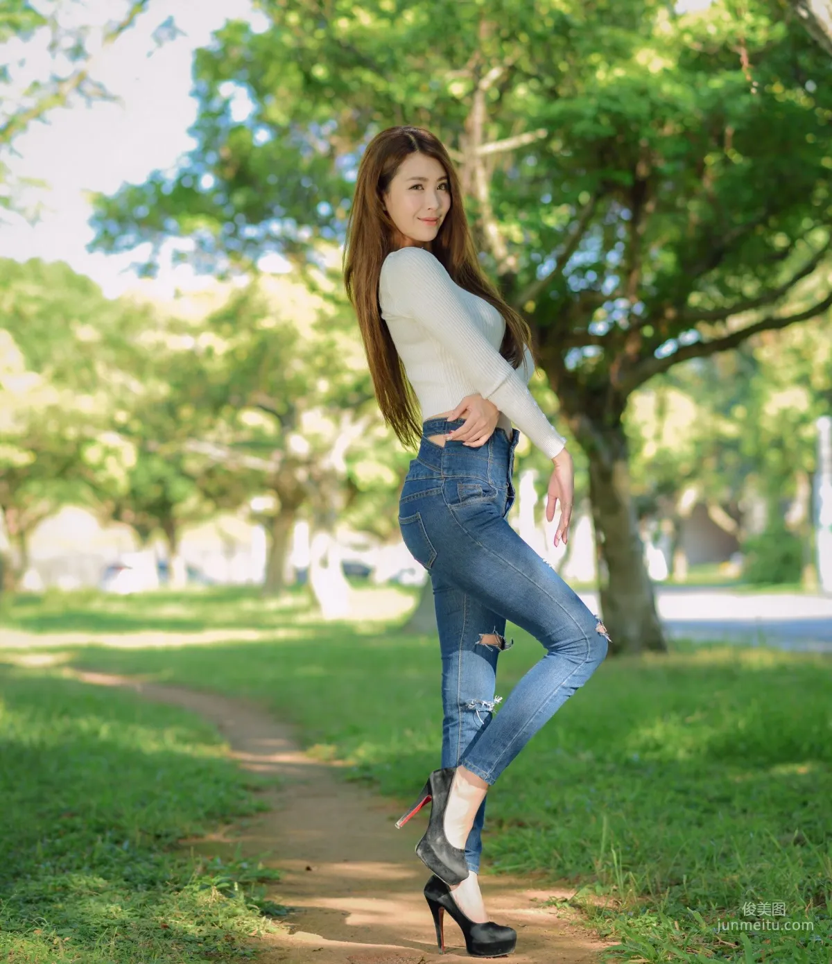 [Taiwan Young Model] Xia Qing Miso Park Denim Tight Pants and Beautiful Legs Photo Set photo 45