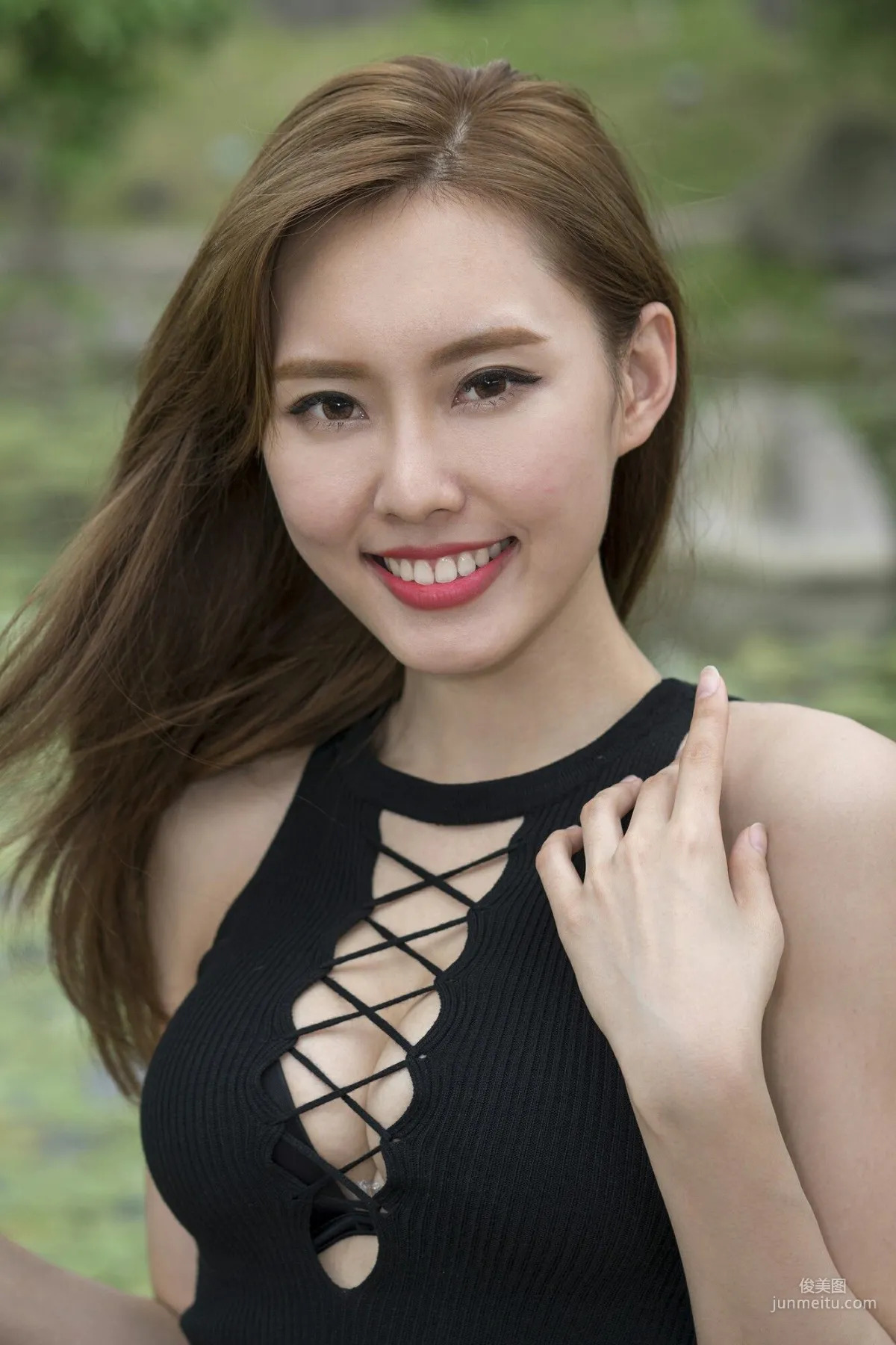 [Taiwan Beauties] Guo Minwen Queenie, Striped Short Skirt Street Snap Photo Set photo 35