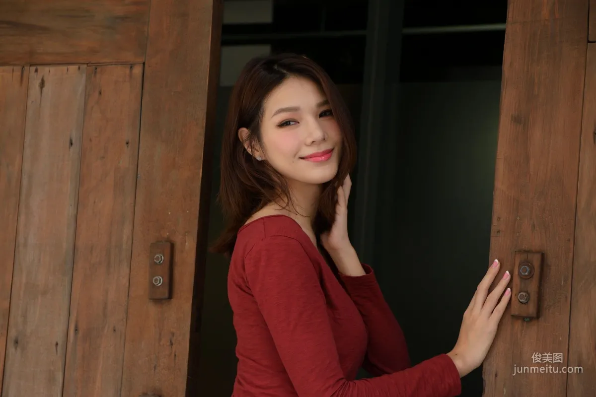 [Taiwan Beauties] Kate, Outdoor Shoot Ultra Short Leather Skirt Series Photo Set photo 6
