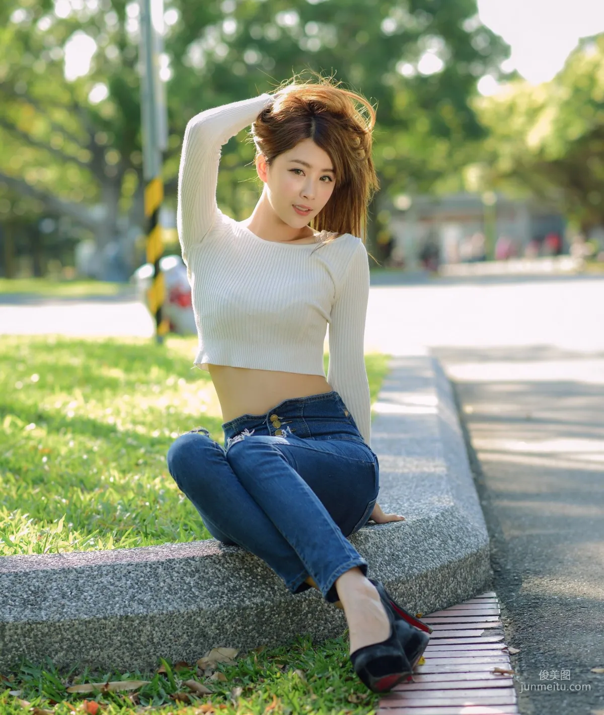[Taiwan Young Model] Xia Qing Miso Park Denim Tight Pants and Beautiful Legs Photo Set photo 26