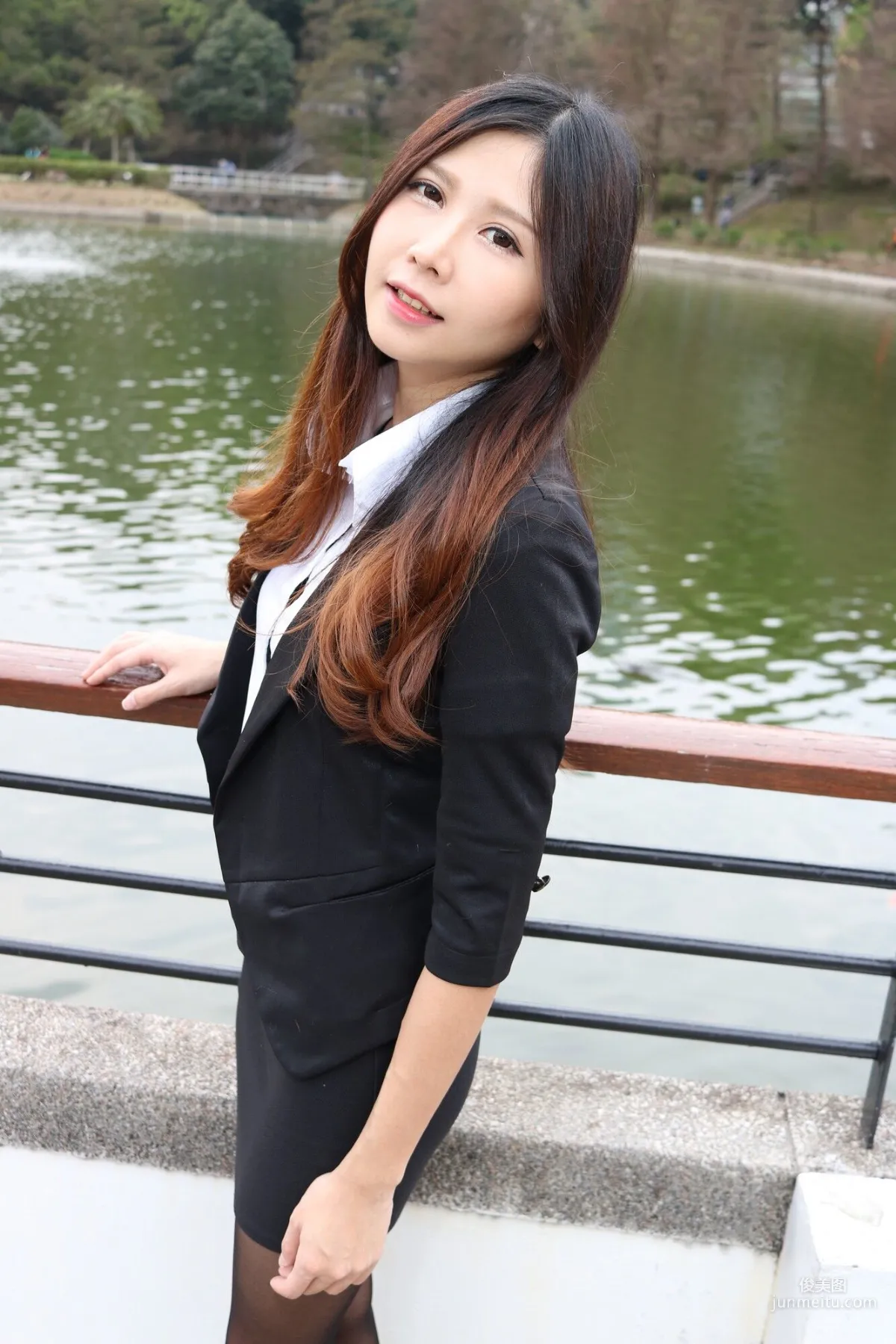 [Taiwan Beauties] Zooey 'Chinese University OL Black Stockings Beautiful Legs' Photo Set photo 36