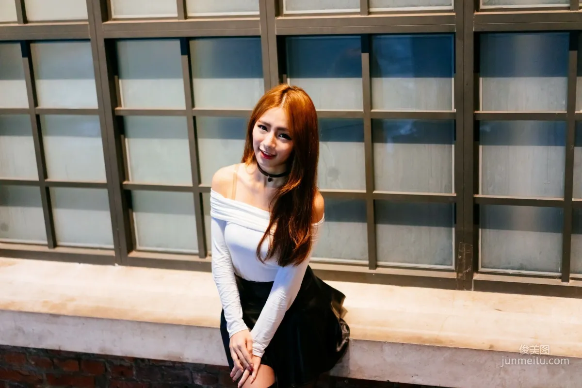 [Taiwan Beauties] Dora Zhou Yingxin Street Snap Long Boots Black Stockings Leather Skirt Photo Set photo 24
