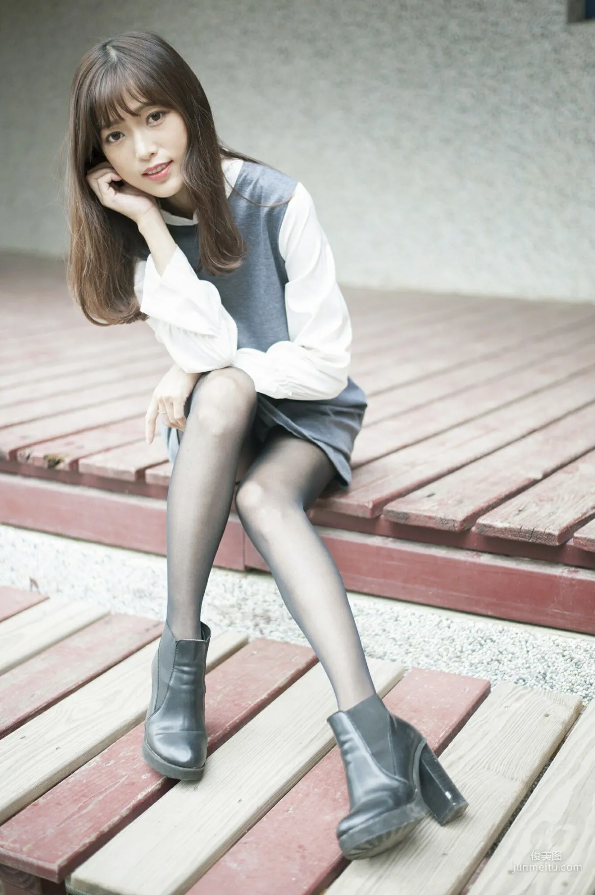 [Taiwan Beauties] Lijia Peng (Lady Yiyi), Black Stockings Under the Cherry Blossoms Photo Set photo 17