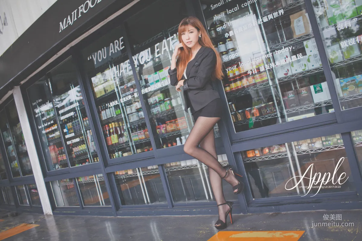 [台湾女神] 张闵净(小净) - OL外拍 写真集1