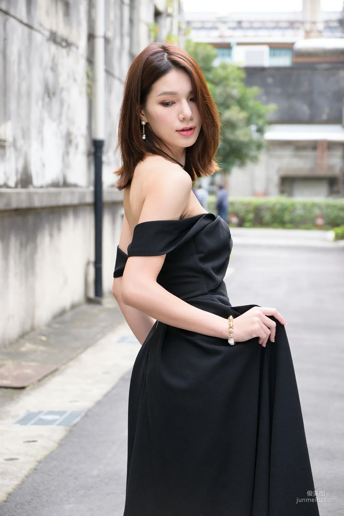 [Taiwan Beauties] Kate - Outdoor Shoot Elegant Long Skirt Photo Set photo 25