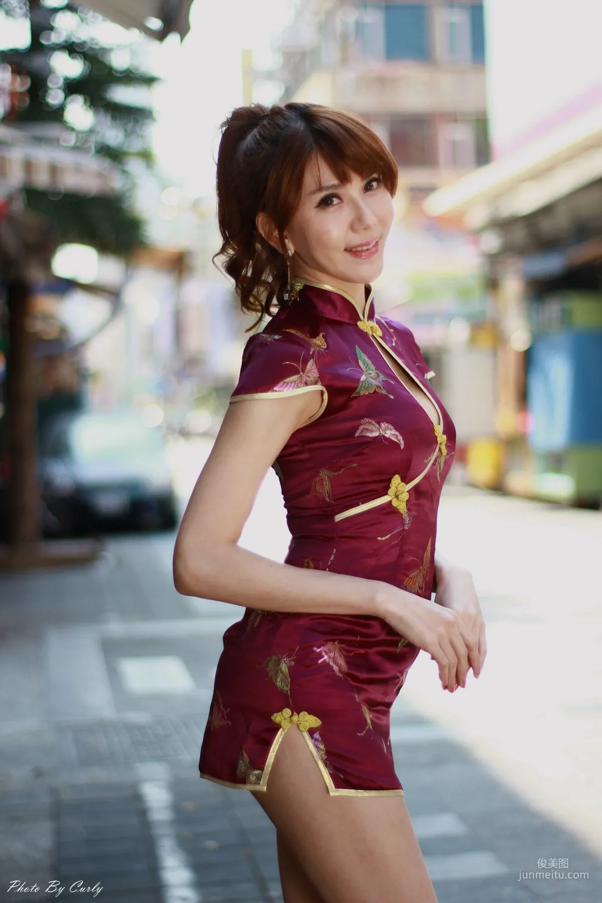 [Taiwan Internet Celebrity Beauty] Huang Shuhua Maggie 《Xinjuejiang Shopping District, Qipao Series》 Photo Set photo 43