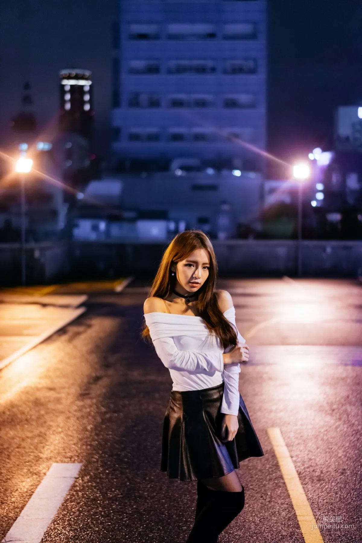 [Taiwan Beauties] Dora Zhou Yingxin Street Snap Long Boots Black Stockings Leather Skirt Photo Set photo 57
