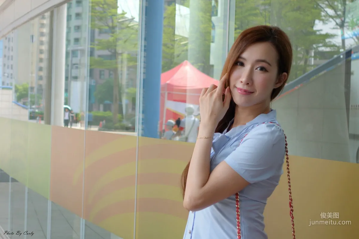 [台灣正妹] Dora妍希《OL黑絲~高雄巨蛋》 寫真集 12