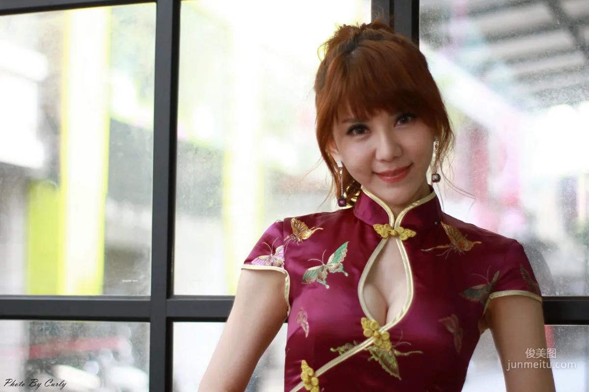 [Taiwan Internet Celebrity Beauty] Huang Shuhua Maggie 《Xinjuejiang Shopping District, Qipao Series》 Photo Set photo 14