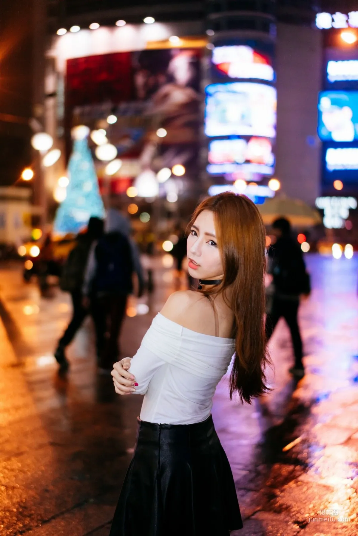 [Taiwan Beauties] Dora Zhou Yingxin Street Snap Long Boots Black Stockings Leather Skirt Photo Set photo 46