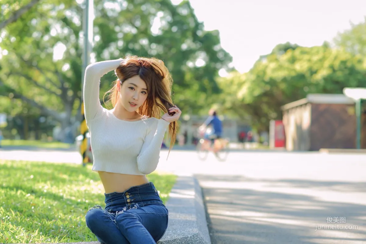 [Taiwan Young Model] Xia Qing Miso Park Denim Tight Pants and Beautiful Legs Photo Set photo 52